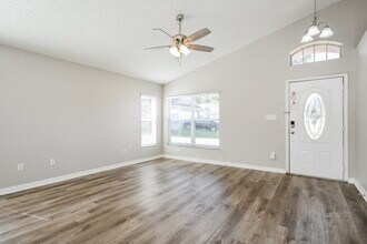 652 Sitka Ct in Apopka, FL - Foto de edificio - Building Photo