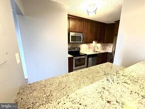 5500 Holmes Run Pkwy in Alexandria, VA - Building Photo - Building Photo