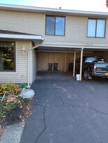 43 Commons Dr in East Greenbush, NY - Building Photo