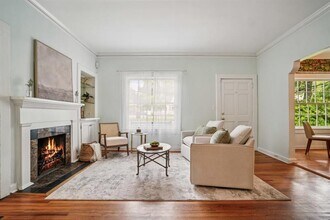 615 Sycamore Dr in Decatur, GA - Building Photo - Building Photo