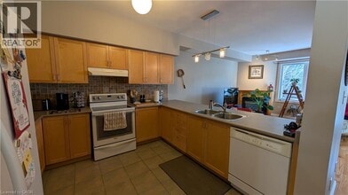 81 Valridge Dr in Ancaster, ON - Building Photo - Building Photo