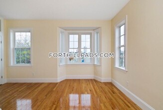 3 Putnam Pl, Unit 1 in Boston, MA - Building Photo - Building Photo