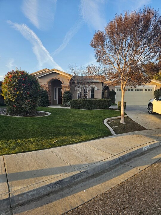 11308 Marazion Hill Ct in Bakersfield, CA - Building Photo