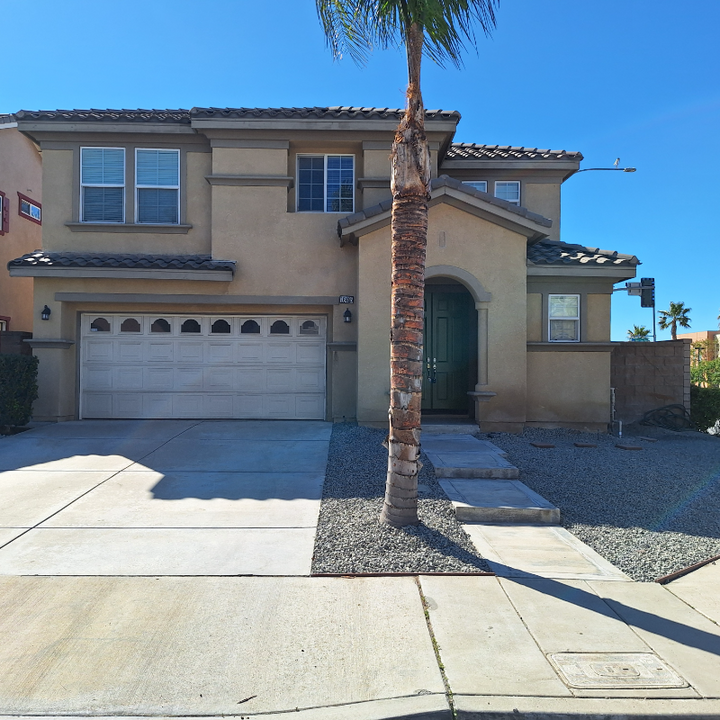 16495 El Revino Dr in Fontana, CA - Building Photo