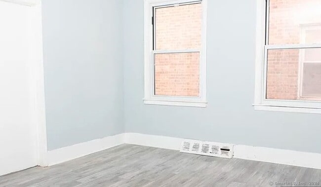 301 Dover St, Unit 2 in Bridgeport, CT - Building Photo - Building Photo