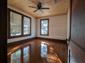 2202 Magnolia St in Texarkana, TX - Building Photo