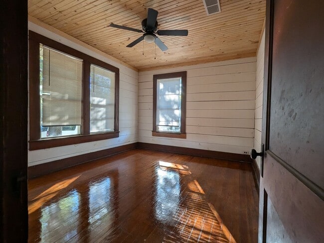 property at 2202 Magnolia St