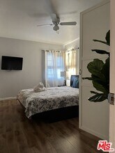 137 Rexford Dr in Beverly Hills, CA - Building Photo - Building Photo