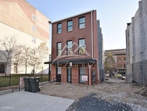 416 N Howard St in Baltimore, MD - Building Photo - Building Photo