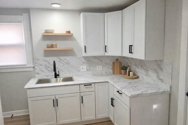 1812 Kensington Rd in Toledo, OH - Building Photo - Building Photo