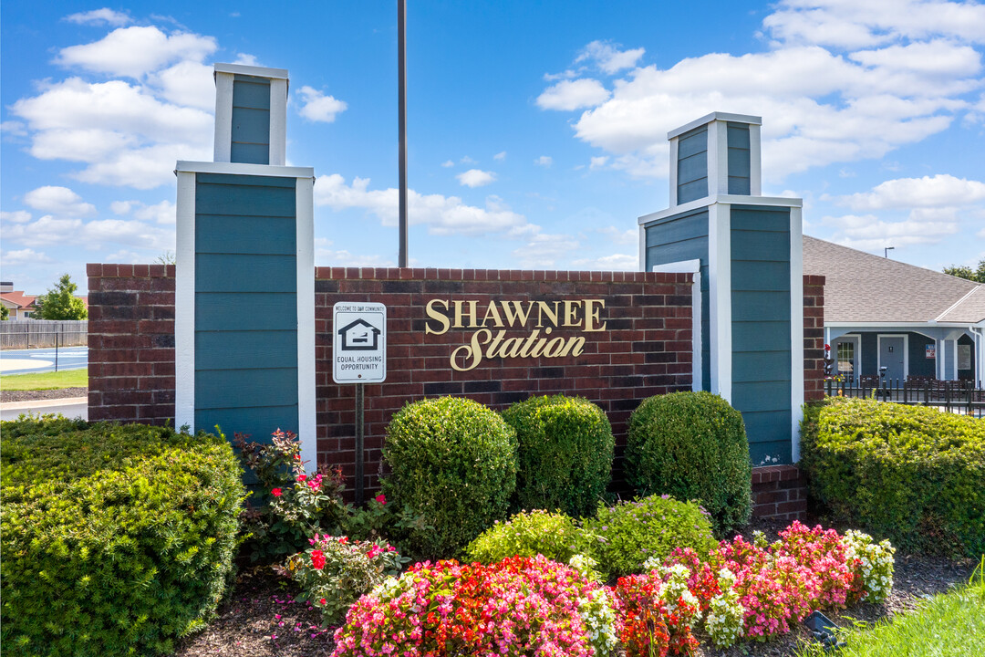 Shawnee Station in Shawnee, KS - Building Photo