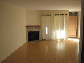 106 N Chapel Ave, Unit 9 in Alhambra, CA - Foto de edificio - Building Photo