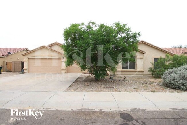 property at 1501 E Maldonado Dr