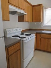320 NW Country Ct in McMinnville, OR - Building Photo - Building Photo