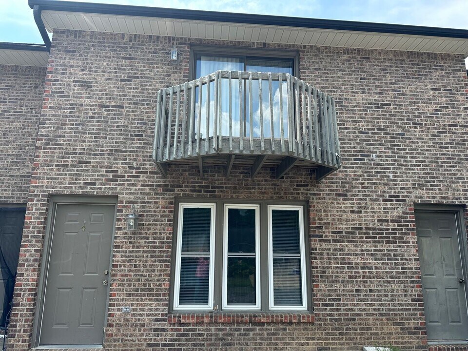 4 Country Gardens Dr in Fletcher, NC - Building Photo