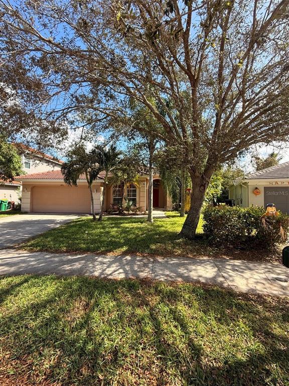 8376 Laurel Lakes Blvd in Naples, FL - Building Photo - Building Photo