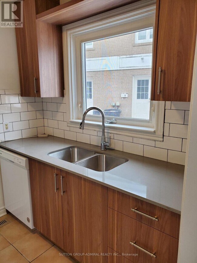 7 Town House Crescent in Brampton, ON - Building Photo - Building Photo