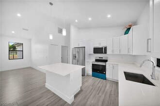 1436 NW 31st Ave in Cape Coral, FL - Building Photo - Building Photo