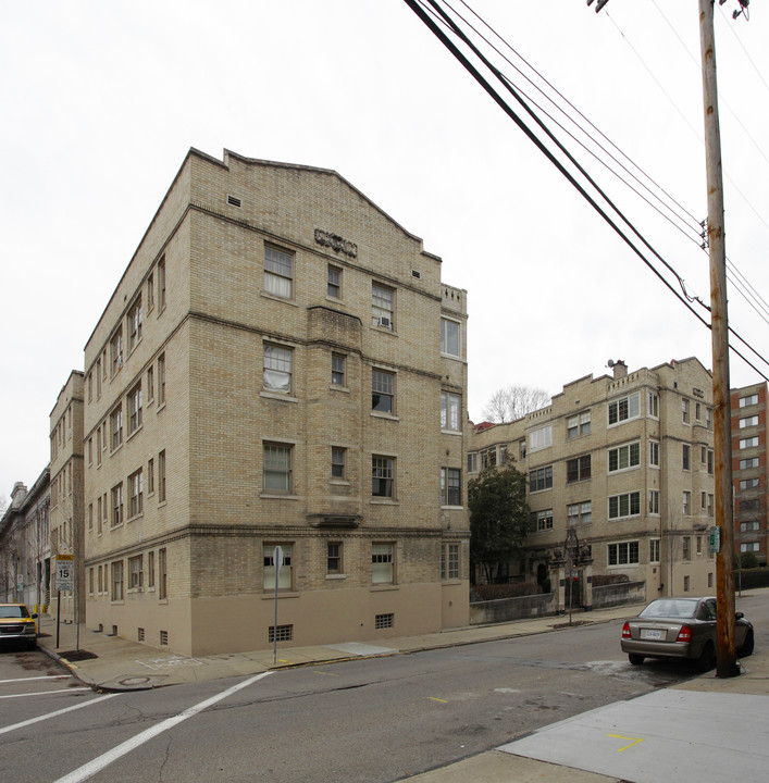 Alder Court in Pittsburgh, PA - Building Photo