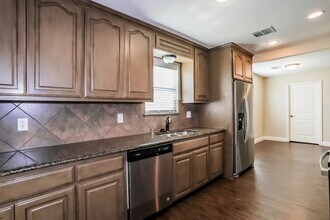 2102 Colonial Dr in Denton, TX - Building Photo - Building Photo