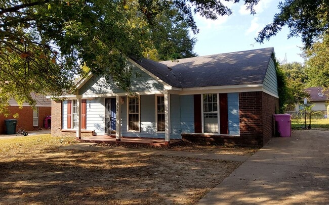 property at 894 Longbranch Dr