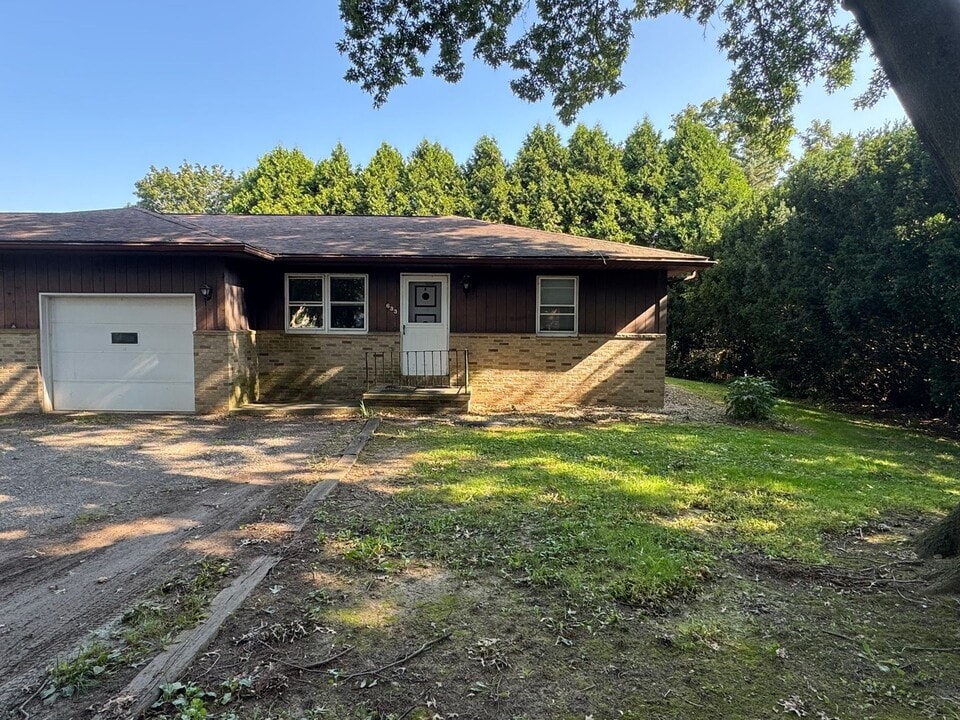 633 W Highland Ave in Wooster, OH - Building Photo