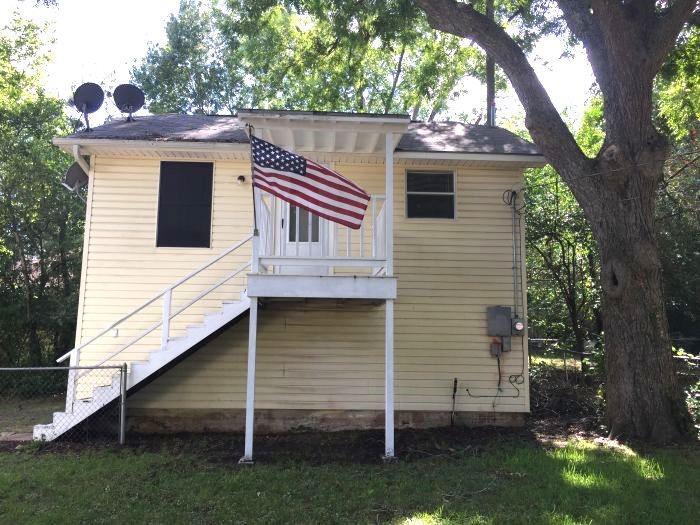 500 W 6th St in Brenham, TX - Building Photo