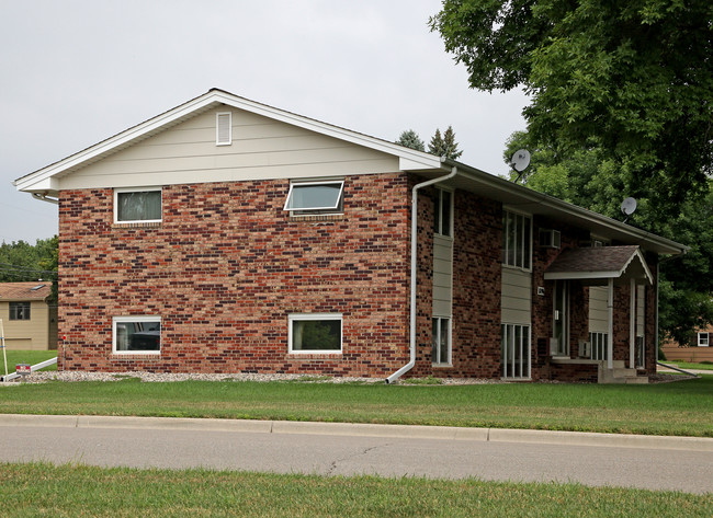 8196 Petunia in Victoria, MN - Foto de edificio - Building Photo