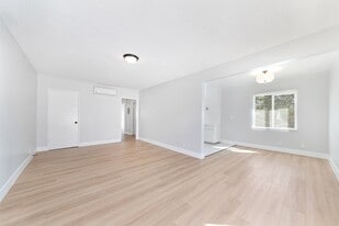 11126 Crenshaw Blvd in Inglewood, CA - Building Photo