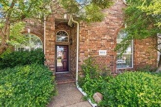 8013 Springmoss Dr in Plano, TX - Foto de edificio - Building Photo