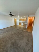 221 Glenda Dr in Marshalltown, IA - Foto de edificio - Building Photo