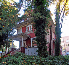 Corona Manor in Seattle, WA - Building Photo - Building Photo