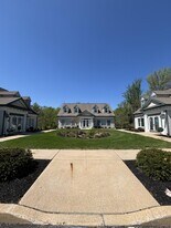 279 W Uwchlan Ave in Downingtown, PA - Building Photo