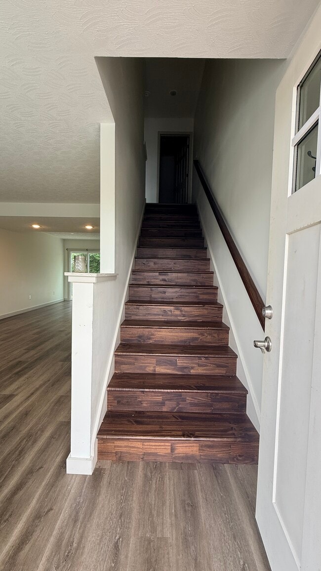 604 Crescent Hill Dr, Unit ABC in Campbellsville, KY - Building Photo - Building Photo