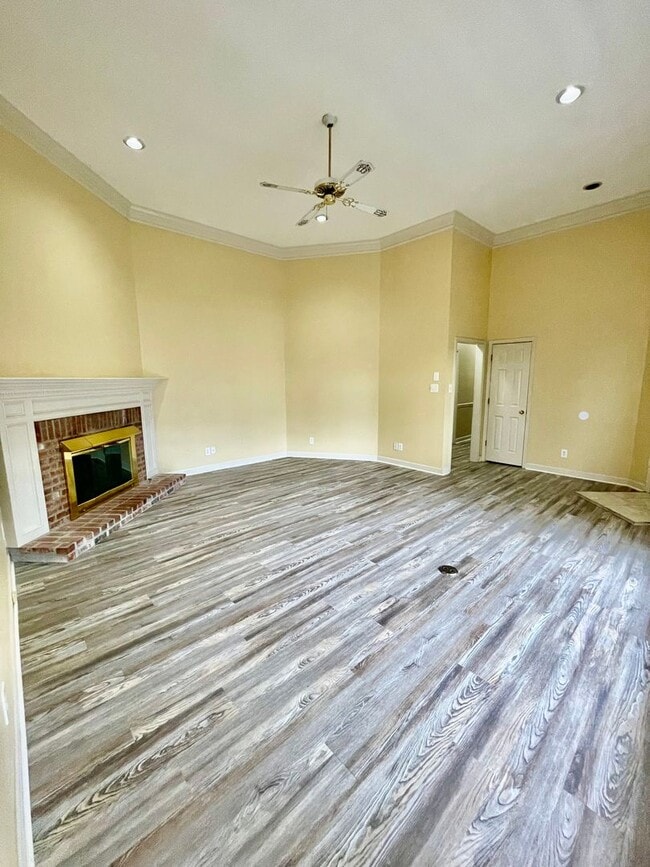 property at 1323 Gleneagles Ln