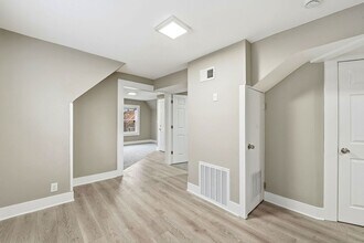 1217 N Harding Ave, Unit 2 in Chicago, IL - Building Photo - Building Photo