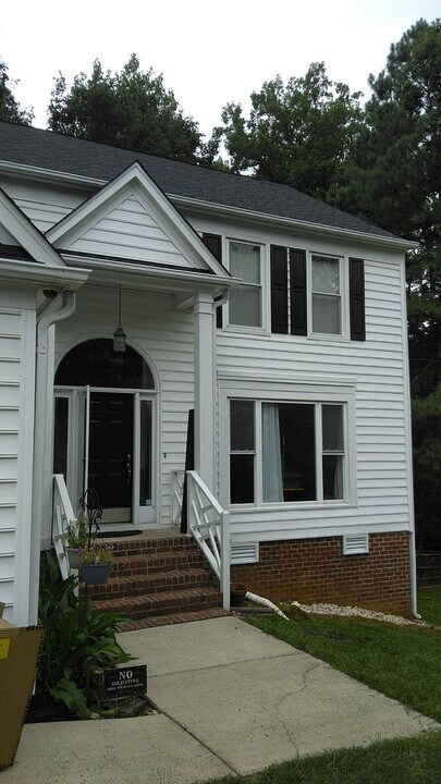 9715 Calpher Ct in Matthews, NC - Building Photo