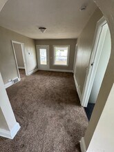 883 Alhambra Rd in Cleveland, OH - Foto de edificio - Building Photo