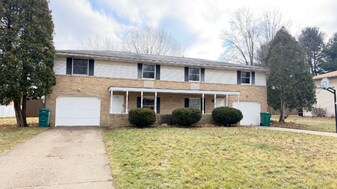 7800 Heatherview St NW in Massillon, OH - Building Photo