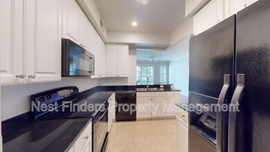 8539 Gate Pkwy W in Jacksonville, FL - Building Photo - Building Photo