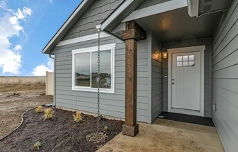 13706 N Apex Way in Hayden, ID - Building Photo - Building Photo