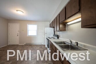 2950 W U.S. 52 in New Palestine, IN - Foto de edificio - Building Photo