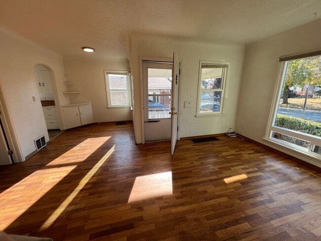 property at 219 S 15th Ave