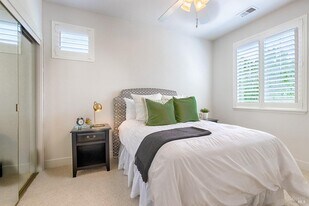 704 Hunt Ave in St Helena, CA - Building Photo