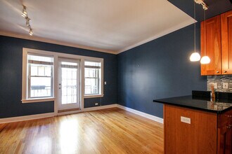 250-2 N Lincoln Ave in Chicago, IL - Building Photo - Building Photo