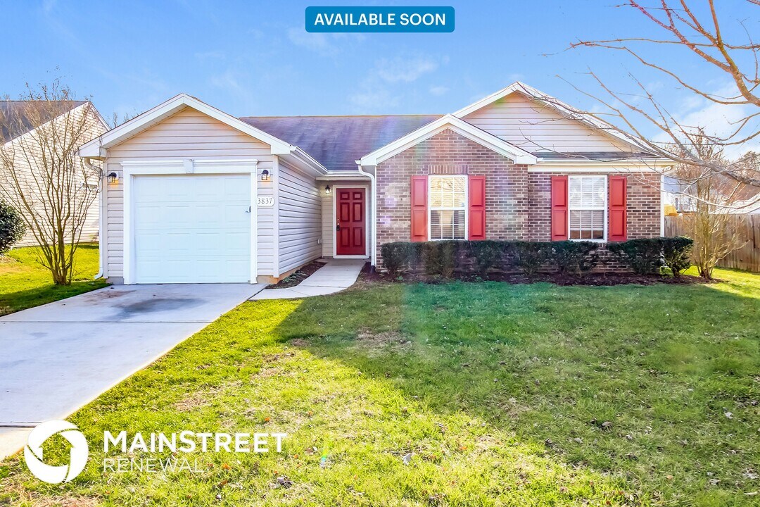 3837 Raintree Dr in Greensboro, NC - Building Photo