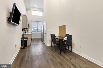 19 S 44th St in Philadelphia, PA - Building Photo - Building Photo