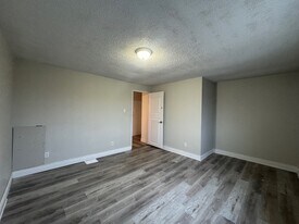 695 Wallace St E in Wallaceburg, ON - Building Photo