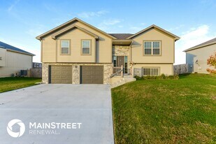 19120 Corbyn Ln in Smithville, MO - Building Photo