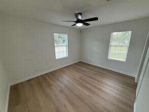 24010 Perkins Rd in Porter, TX - Foto de edificio - Building Photo